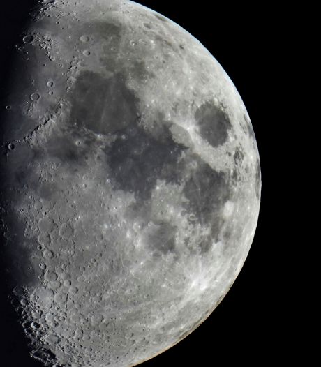 Op hol geslagen raketonderdeel stort neer op de maan