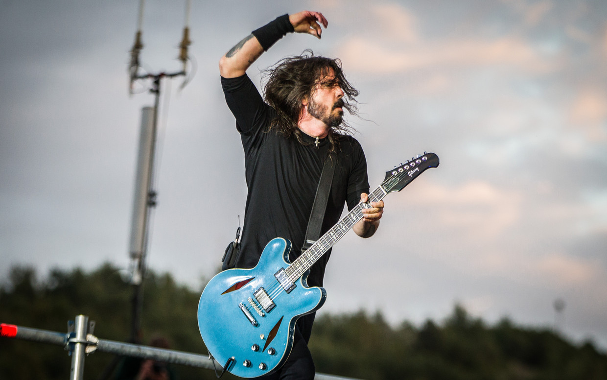 Leadzanger en gitarist Dave Grohl van Foo Fighters treedt op tijdens de tweede dag van het muziekfestival Pinkpop in 2018. Beeld ANP Kippa