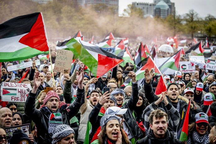 Deelnemers tijdens een landelijke demonstratie tegen de oorlog in Gaza. ANP ROBIN UTRECHT