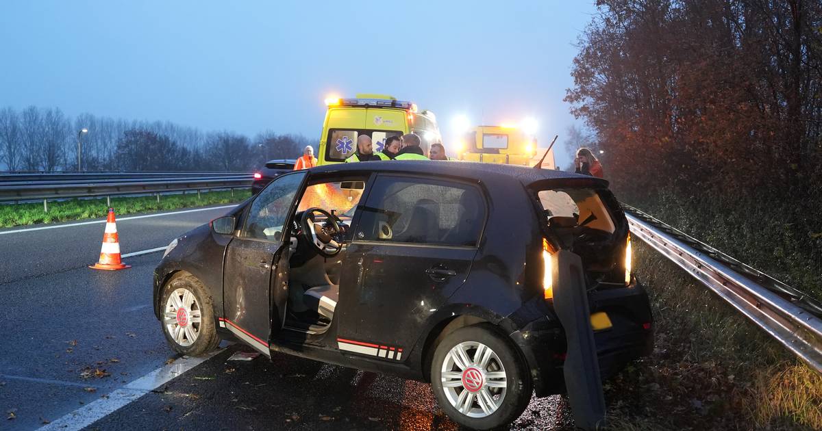 Kop-staartbotsing op A32 bij Havelte, gewonde naar ziekenhuis.