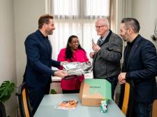 Minister De Jonge ziet hoe Tilburgse energiecoaches gratis hulp bieden: ‘Er valt veel te winnen met gedrag’