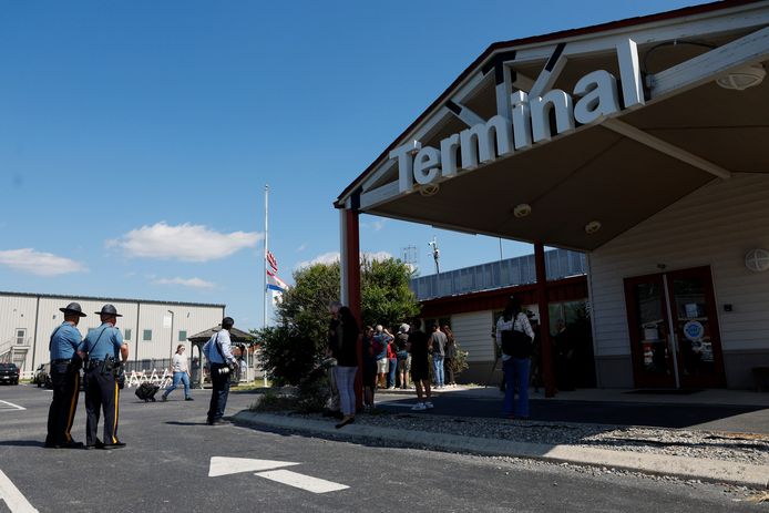 De terminal van Delaware Coastal Airport waar het toestel met de migranten wordt verwacht.