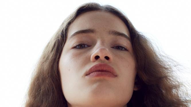 Ze wilde bij de brandweer maar het liep anders; Nora van der Tuin (18) uit Oss maakt catwalkdebuut tijdens Paris Fashion Week