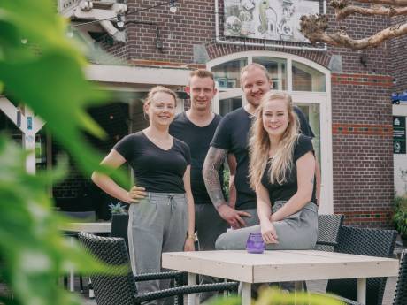 Twee jonge stellen dopen café Linq om tot Ons Thuis: ‘We hebben elkaar hier ontmoet’