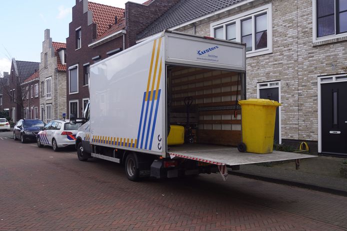 In Bunschoten is een hennepkwekerij aangetroffen. Een 36-jarige man is aangehouden.