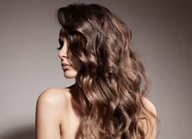 Expensive brunette is de nieuwste haartrend van nu (en zó doe je dat)