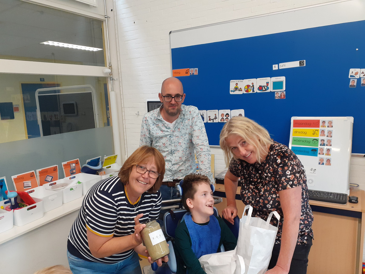 De coronasoepjes van Bob zijn een hit al 3000 liter gemaakt voor kwetsbaren en helden in de