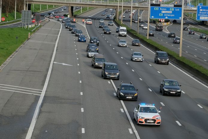 De rouwstoet reed van de Heizel naar Brakel.