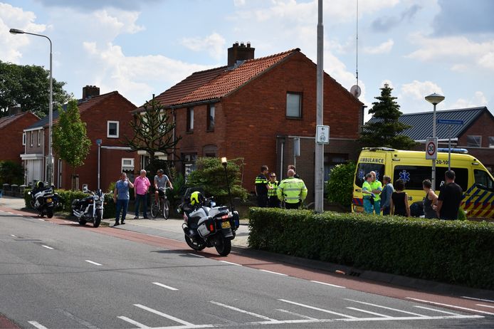 Fietser botst met motor.