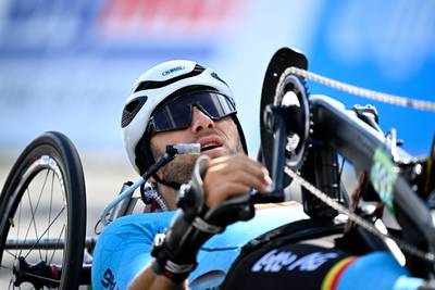 LIVE. Handbiker Hordies sees Italian extend his lead: virtual silver, or will it still be gold in his final race?