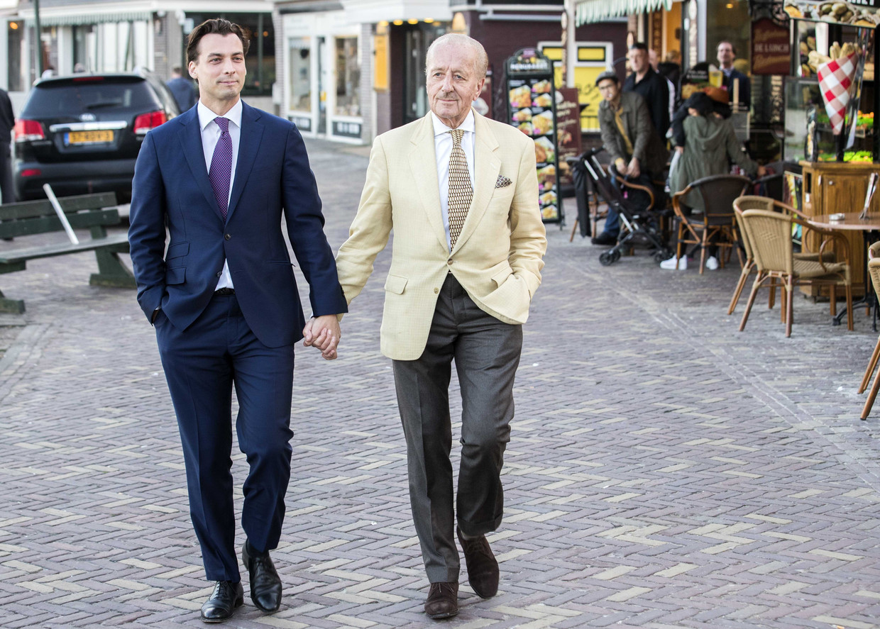  De Tweede Kamerleden van Forum voor Democratie (FVD) Thierry Baudet en Theo Hiddema in Volendam. Beeld ANP