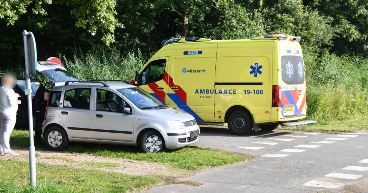 Wielrenner aangereden door auto Muidenweg Wolphaartsdijk.