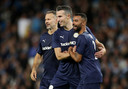 Van Persie heeft gescoord namens de Premier League-legends.