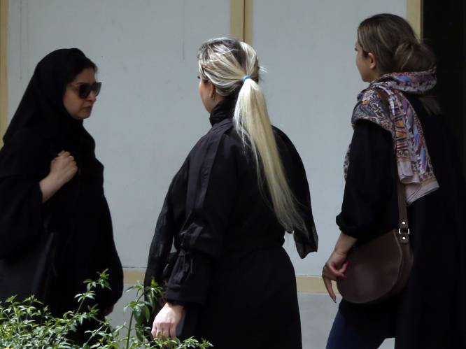 Een van grootste winkelcentra in Iran gesloten omdat vrouwen hoofddoekregels overtreden
