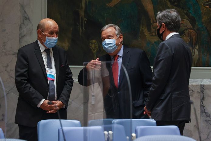 De Franse minister van Buitenlandse Zaken Jean-Yves Le Drian, VN-secretaris-generaal Antonio Guterres en de Amerikaanse minister van Buitenlandse Zaken Antony Blinken ontmoeten elkaar in New York in de marge van de Algemene Vergadering.
