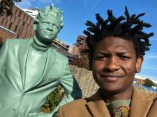 Hij is pas 23 jaar en geen Mandela of Gandhi, maar toch heeft Utrechter Abdulaal een levensgroot standbeeld
