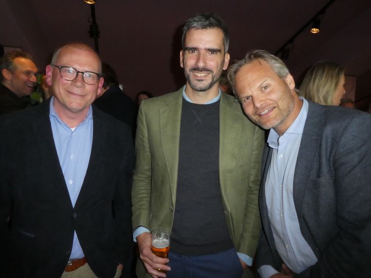 Martijn Griffioen (Overamstel Uitgevers), Tomás Kruijer (House of Books) en Ruurd Woudstra (hoofd verkoop). Mannen in bonis. Beeld Hans van der Beek