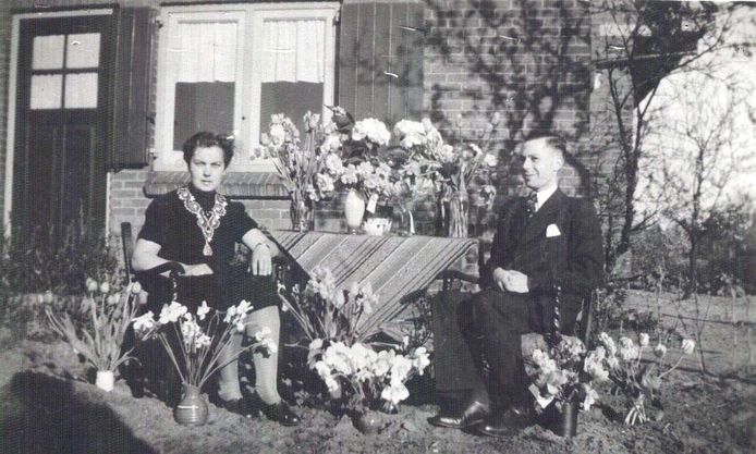 Henk Stol en zijn verloofde Saar. Op weg naar haar werd Stol op 25 april 1945 door een Duitse onderofficier doodgeschoten.