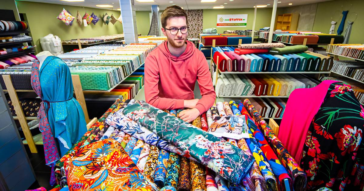 januari Begeleiden Dochter Lossernaar Lars (27) opent stoffenwinkel in zijn geboortedorp: 'De kick zit  'm vooral in de handel' | Losser | tubantia.nl