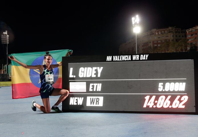 Letensebet Gidey brak het wereldrecord op de 5000 meter.