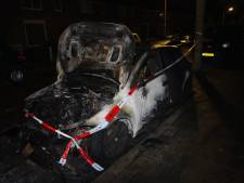Geteisterde wijk is weer een brand rijker: auto gaat in vlammen op