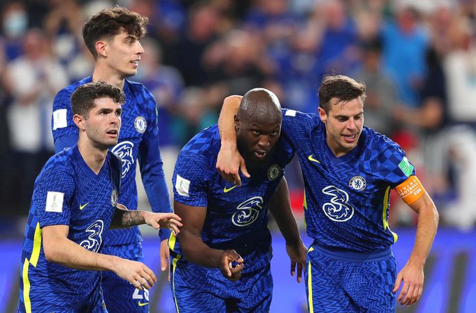 Romelu Lukaku viert zijn goal.