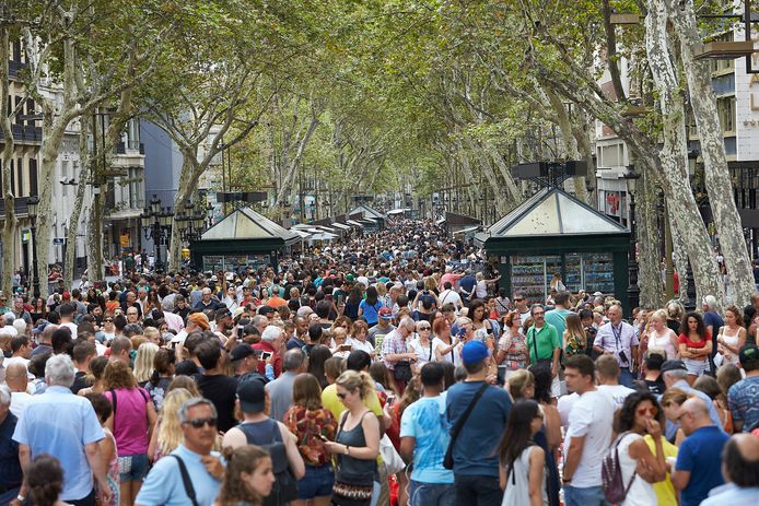 Barcelona wordt elk jaar door miljoenen toeristen overspoeld.