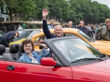 Eduard rijdt 20 jaar na het overlijden van zijn vrouw weer in ‘hun’ rode Saab: ‘Dit is mijn lieverdje’