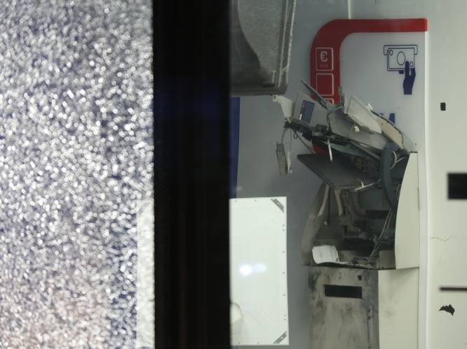 Forse schade na plofkraak bij geldwisselkantoor op station Delft: verdachten vluchten met scooter