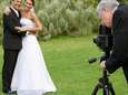 Fotograaf gedood door met geweren poserend bruidspaar