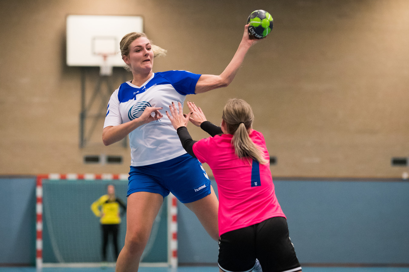 Met Amber Zandbelt er weer bij loopt het bij de handbalsters van ...