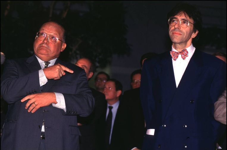 Vicepremier Elio Di Rupo (1996) werd beschuldigd van seks met minderjarige jongens. Premier Jean-Luc Dehaene suggereerde hem ontslag te nemen. Beeld photo_news