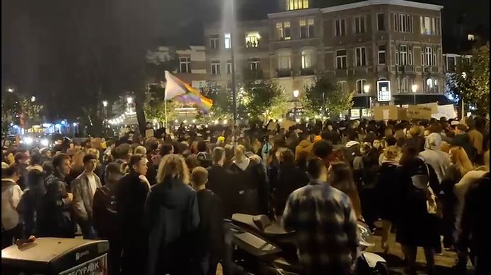 Manifestation à Ixelles à la suite des accusations, sur les réseaux sociaux, d'agressions sexuelles au sein des cafés "Waff" et "El Café"