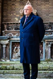 Minister Grapperhaus bezoekt door brand verwoeste kerk Hoogmade: ‘Geraakt door wat hier gebeurd is’