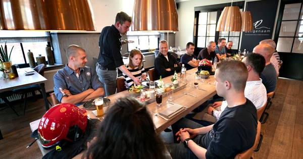 Brandweer Luyksgestel krijgt etentje als bedankje | Kempen - Eindhovens Dagblad