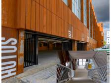 Is de trap in splinternieuwe parkeergarage Zwijsen te steil? ‘Het is een rottrap, maar hij voldoet aan de regels’