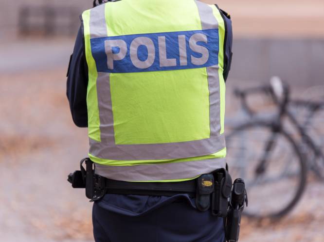 Zweedse politie speurt naar auto die op twee voetgangers inreed en derde probeerde te raken