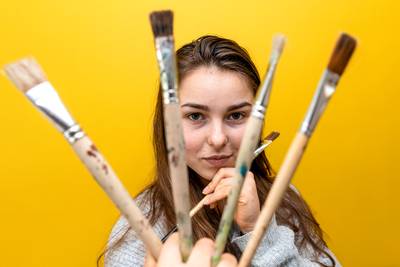 Ira (19) is een creatieve duizendpoot: ‘Mensen helpen met kunst, dat is wat ik wil doen’