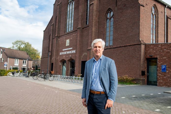 Voorzitter Erik Mijnhardt  van TAO-UA, waarin 66 Twentse apotheken zijn vertegenwoordigd.