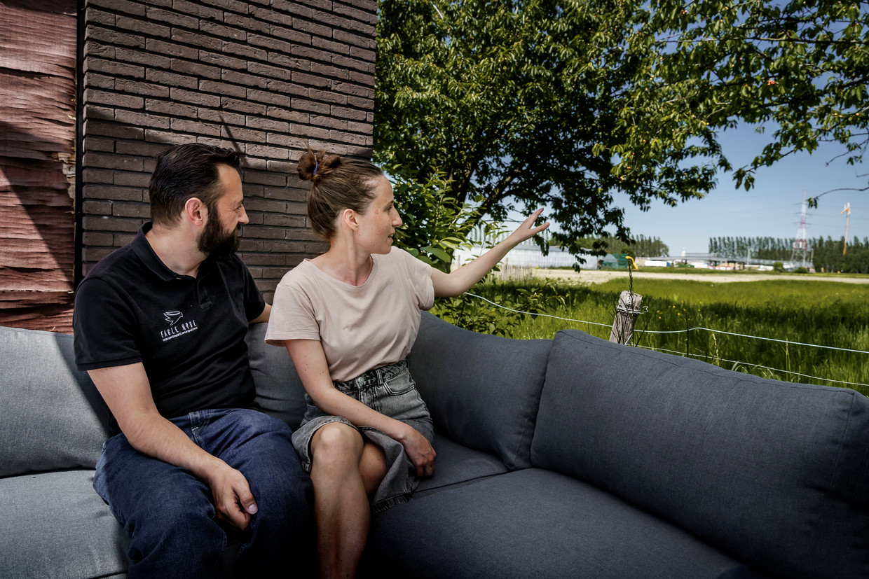 Jeroen Van Reeth en Caroline Van der Cruyssen wonen al tien jaar in Zwijndrecht. Beeld Â© Eric de Mildt
