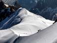 Nederlandse skiër off-piste meegesleurd door lawine in Franse Alpen, zijn zoon kan hem niet meer redden