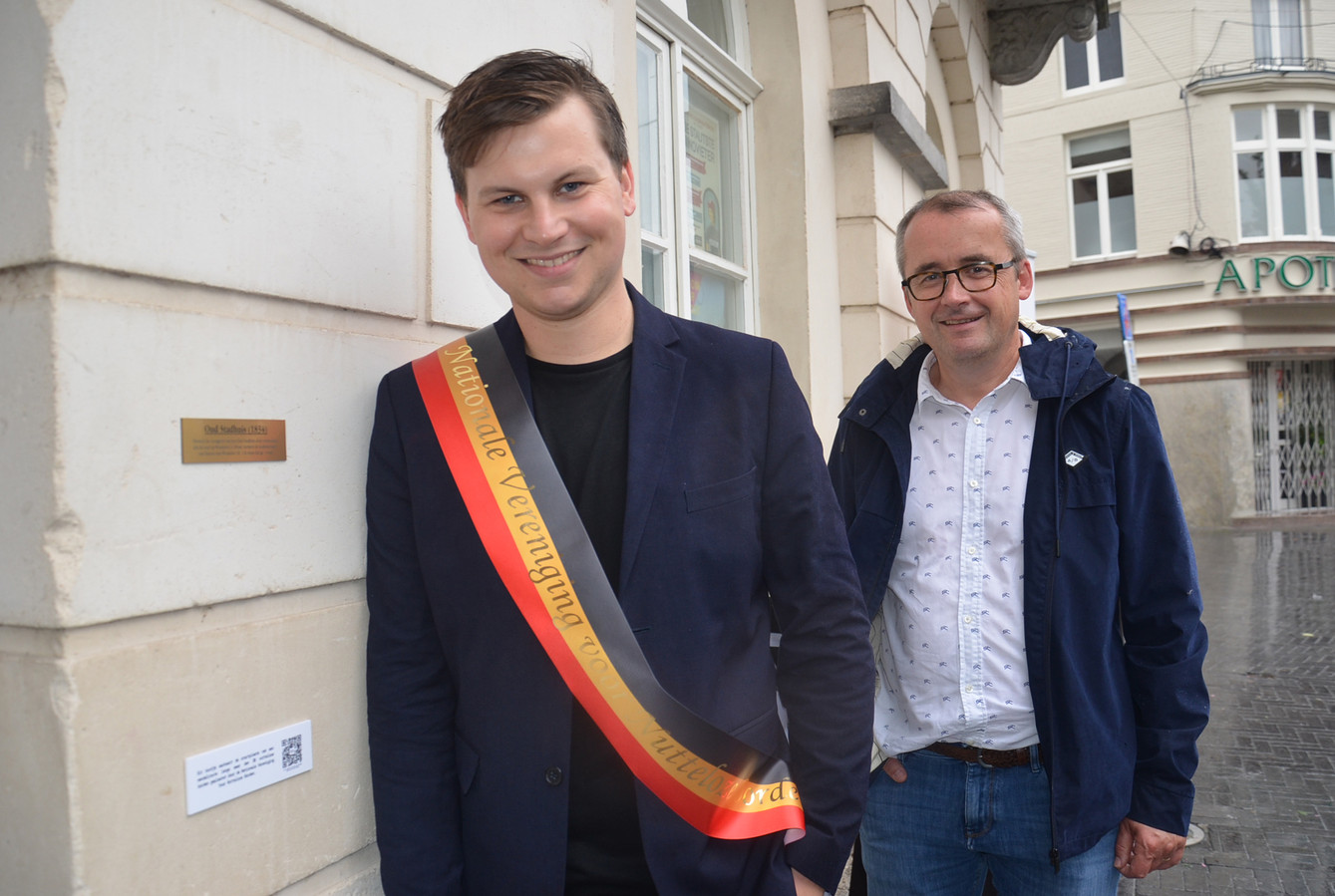 Eerste 'Nutteloze Borden Wandelroute' is officieel open “Leuk dat