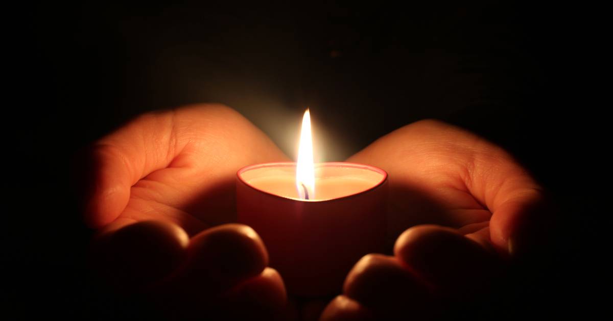 Overleden dierbaren herdenken tijdens gedenkavond op begraafplaats De Lier | Westland