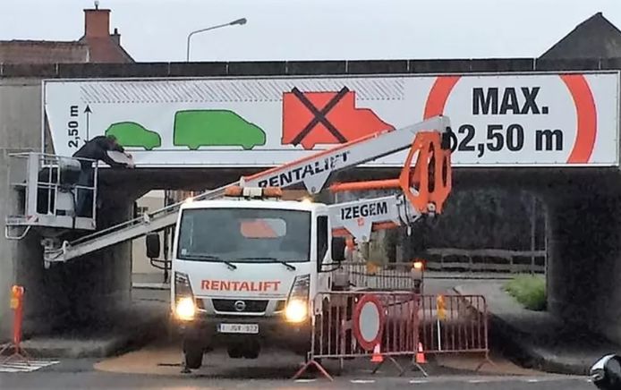 In 2017 werd nog een banner aan de spoorwegbrug op 't Gaverke gehangen.