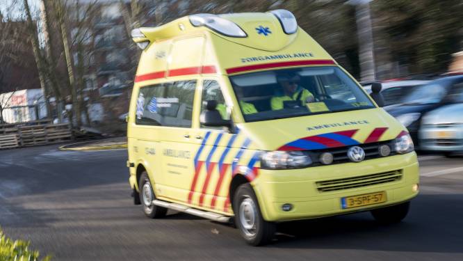 Voertuigen botsen op elkaar in Susteren: twee betrokkenen gewond geraakt 