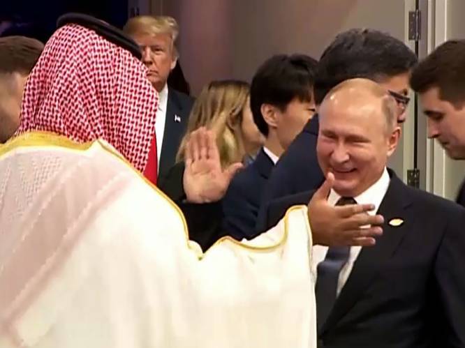 Saudische kroonprins aan zijkant gezet bij groepsfoto G20 in Buenos Aires, maar krijgt wel high five van Poetin