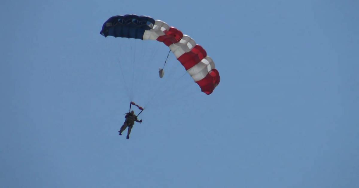 Un Veteran De La Seconde Guerre Mondiale Fete Son 100e Anniversaire Avec Un Saut En Parachute Insolite 7sur7 Be