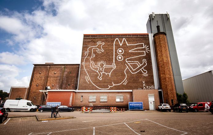 In 2018 werd een muurschildering van de Amerikaanse kunstenaar Keith Haring op het gebouw gevonden.