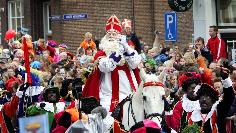 Ziekte filter Noord West Sinterklaas in Amsterdam toch vergezeld door Zwarte Pieten | Trouw