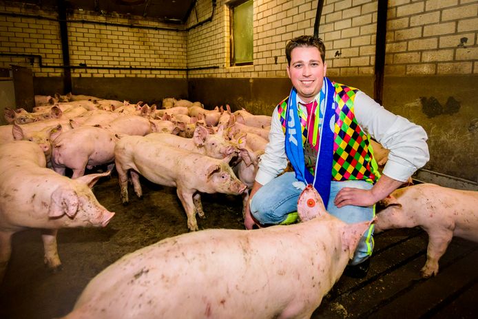 HEEZE - Jonge boer Johan Bakermans maakte een statement op Facebook: zonder boeren geen carnaval.